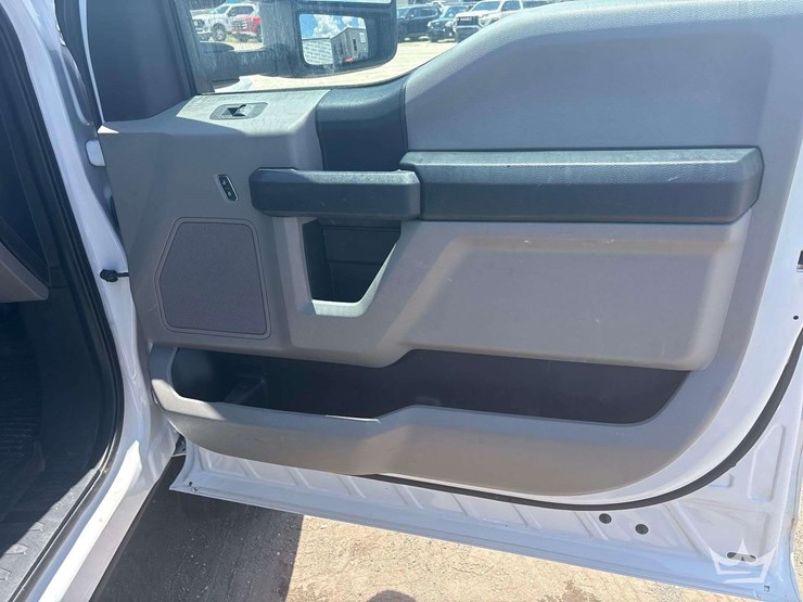 2020-ford-f550-image-31