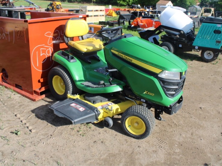 john-deere-x320-image-3