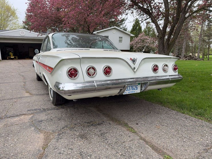 1961-chevrolet-impala-image-5