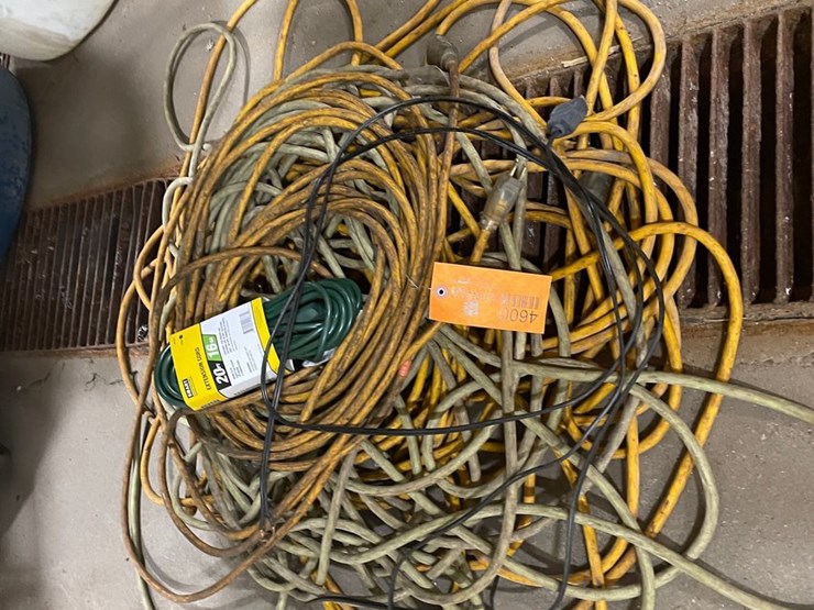 #4600-•-assortment-of-extension-cords-image-1