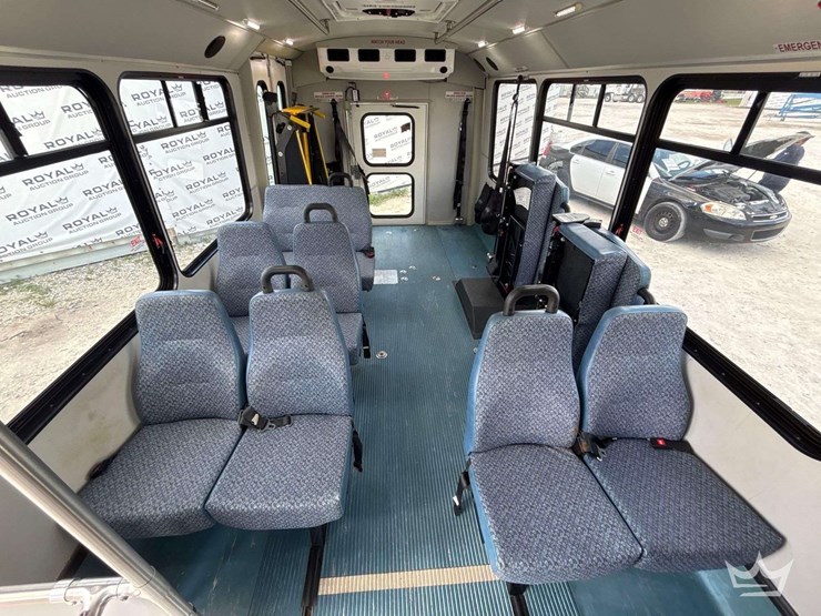 2017-ford-e450-image-14