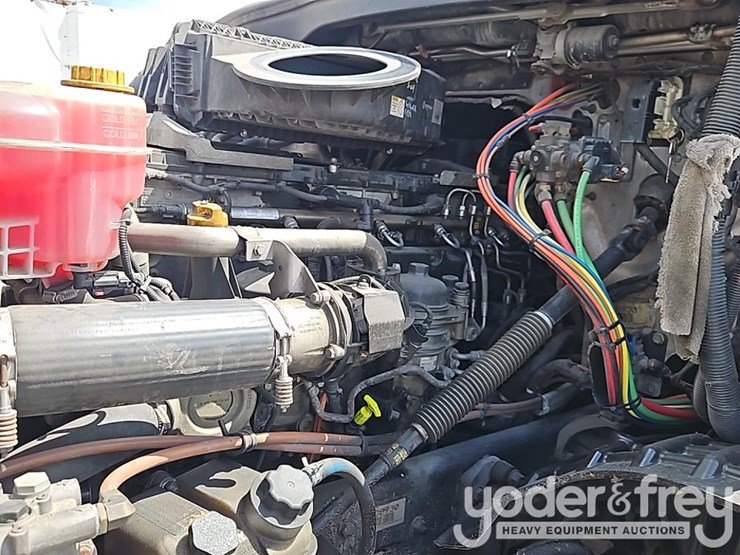 2019-freightliner-cascadia-125-image-23