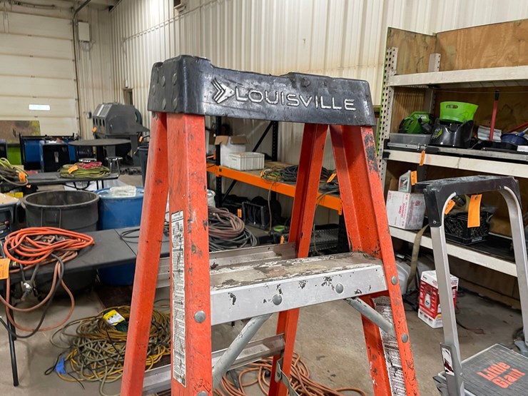 #4593-•-louisville-fiberglass-step-ladder-image-2