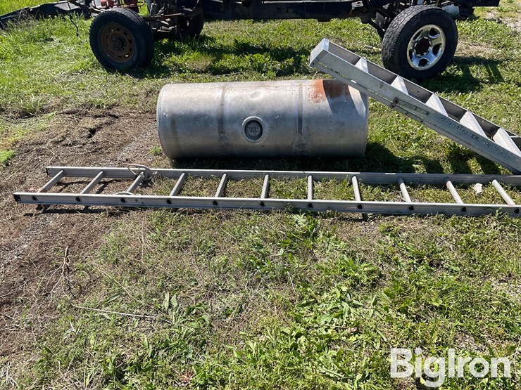 aluminum-tank-&-ladders-image-8