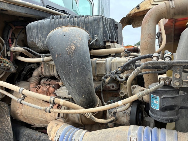 2013-freightliner-coronado-122-sd-image-10