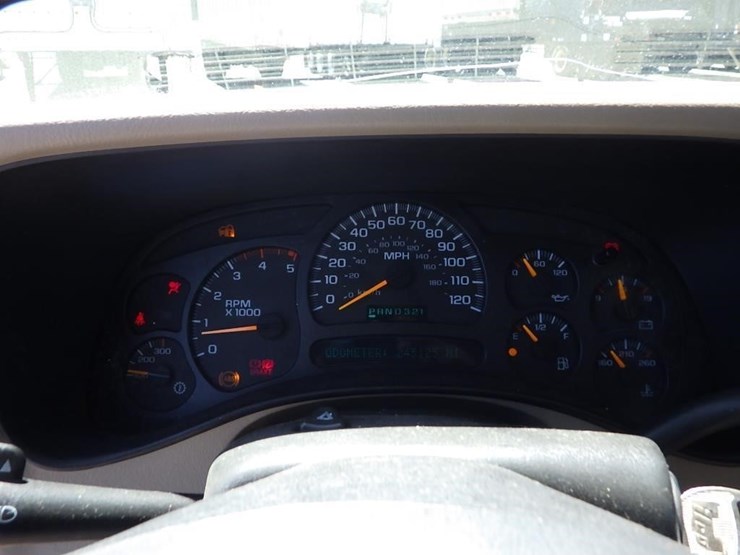 2005-chevrolet-silverado-3500-image-36