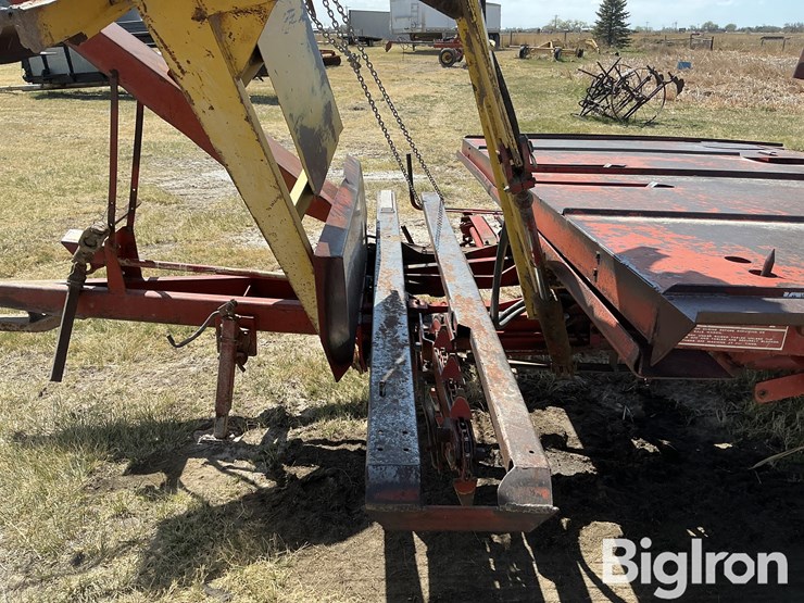 new-holland-1034-image-11