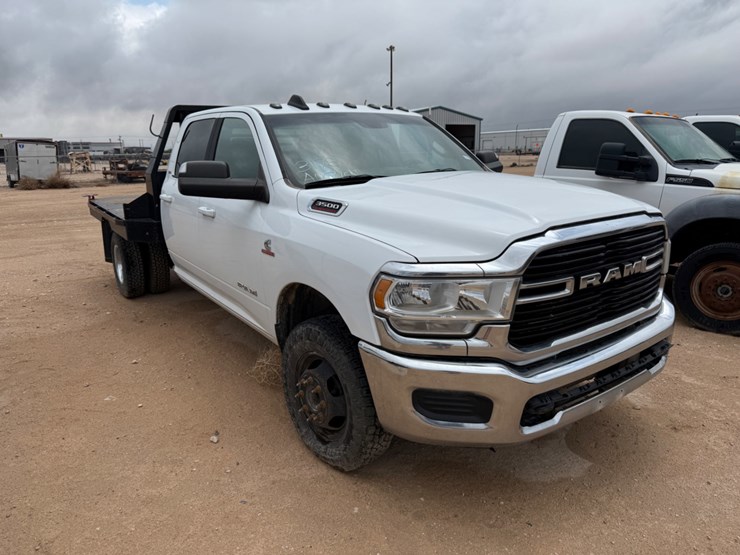 2021-dodge-3500-image-3