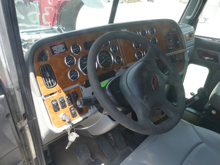 2007-peterbilt-379-image-16