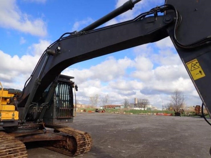 2015-volvo-ec250el-image-30