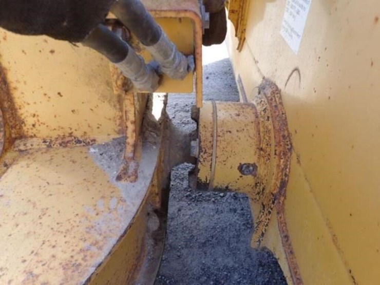 2005-deere-450j-lt-image-31