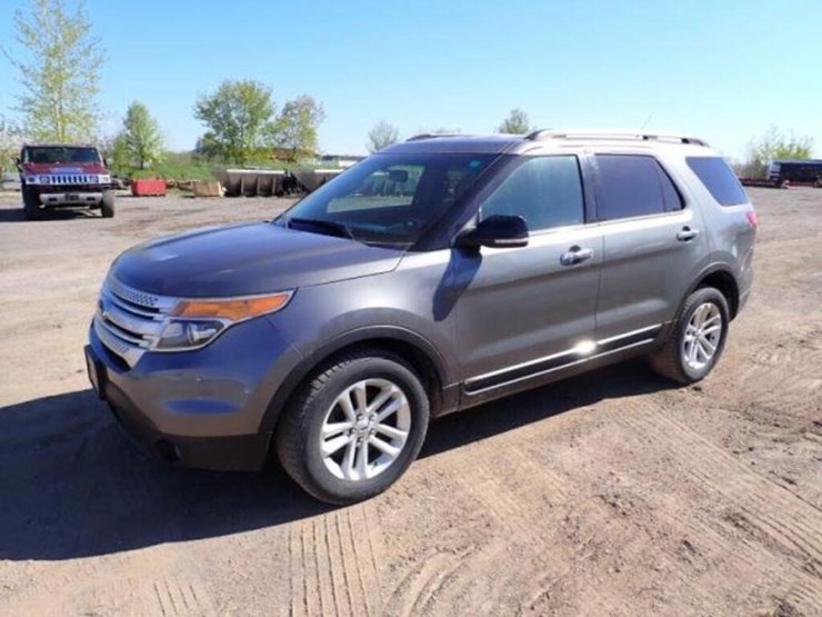 2014-ford-explorer-xlt-image-1