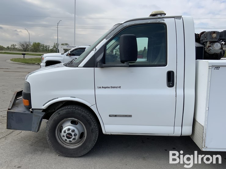 2003-gmc-3500-image-15