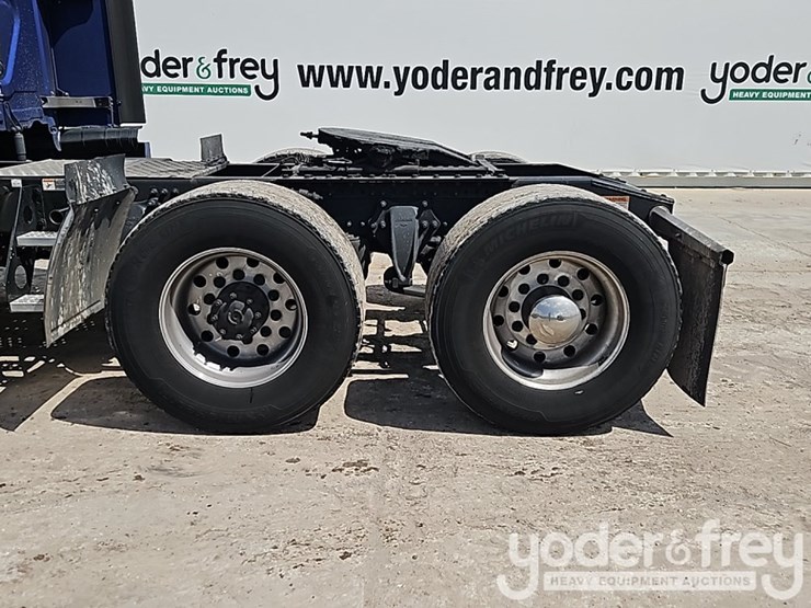 2019-freightliner-cascadia-125-image-12