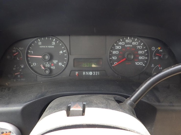 2005-ford-f550-image-40