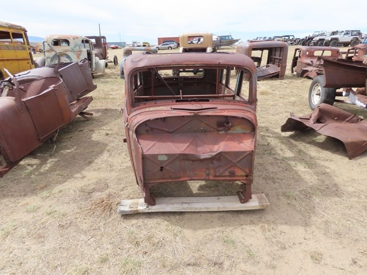 1934-ford-4dr-sedan-body-for-rod,-restore,-or-parts-image-2