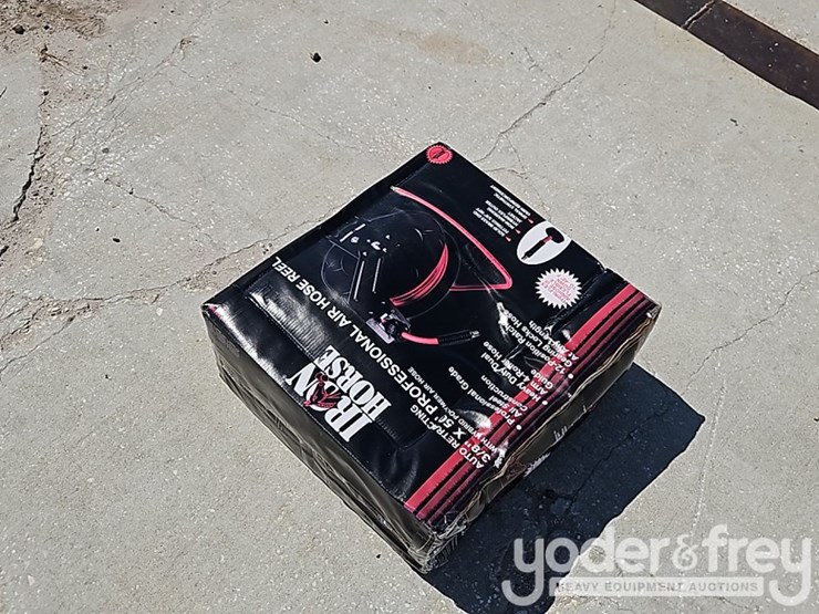 unused-iron-horse-auto-air-hose-reel.-3/8"-x-50'-image-2