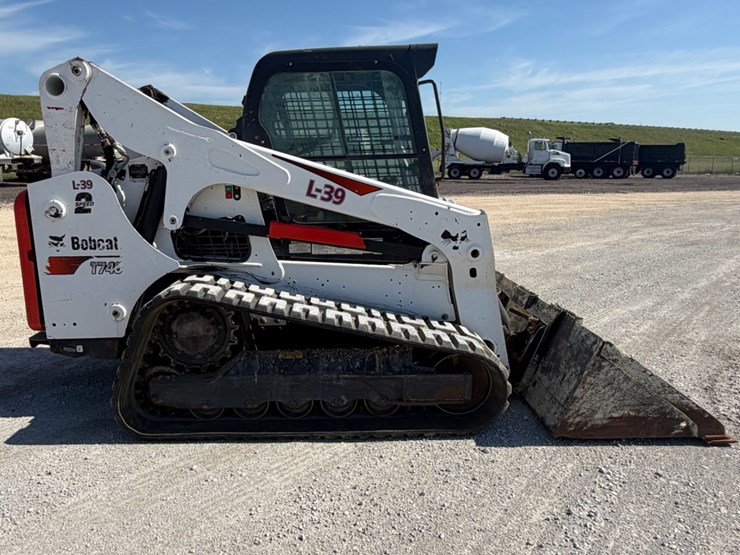 2022-bobcat-t740-image-4
