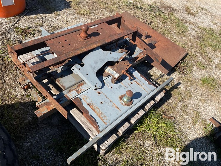 b-&-w-trailer-ball-hitches-image-5