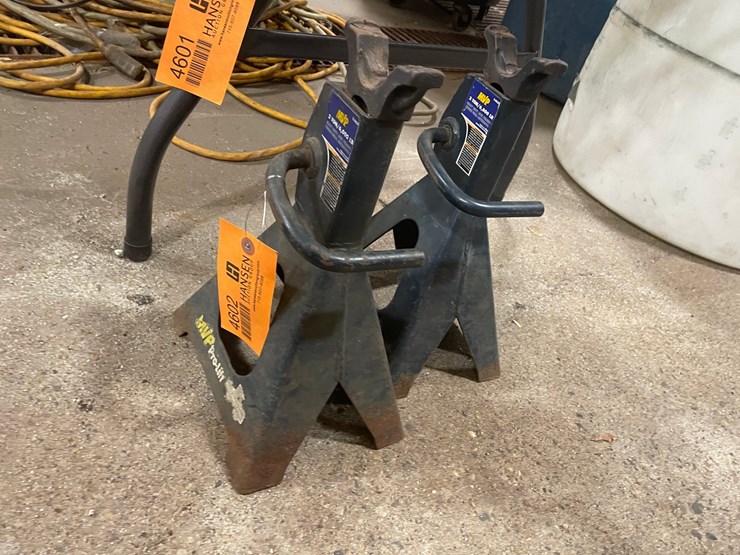 #4602-•-(2)-jack-stands-image-1