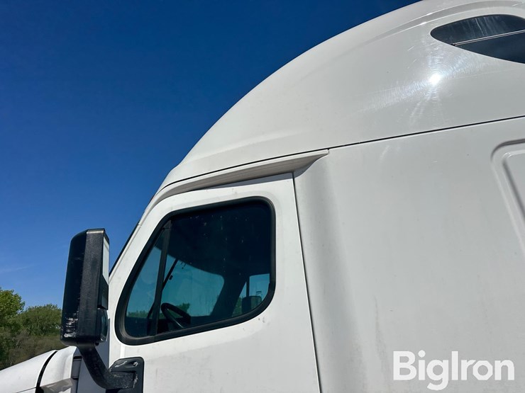 2015-freightliner-cascadia-125-image-14
