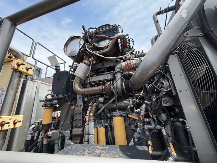 2014-caterpillar-c13-image-11