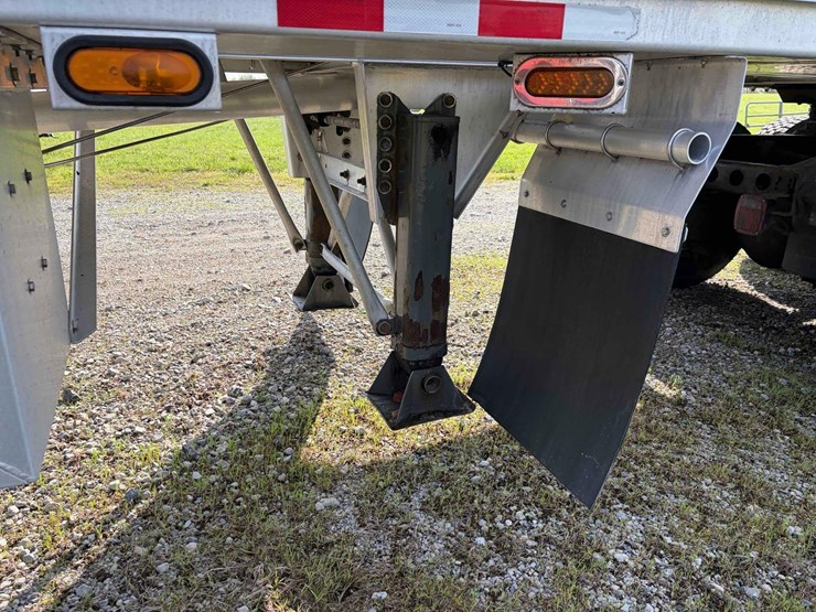 2014-polar-fuel-trailer-image-10