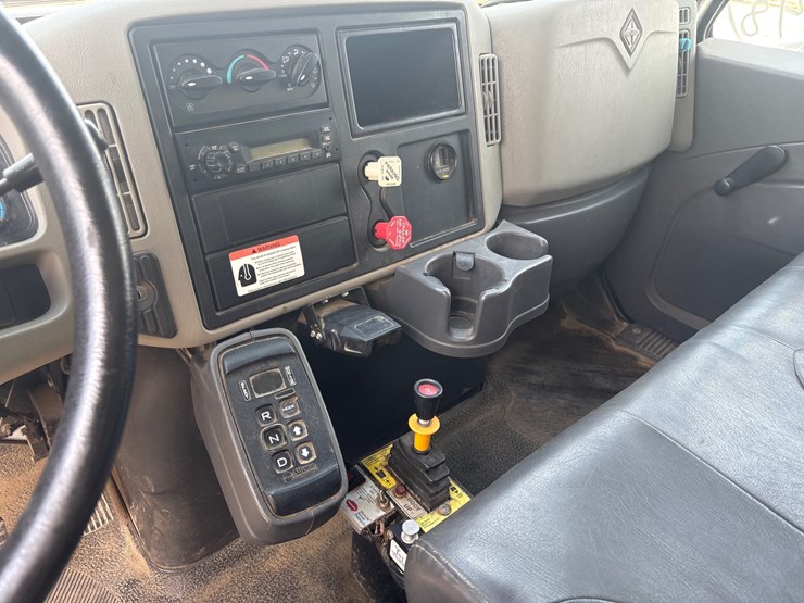 2011-international-durastar-4300-image-11