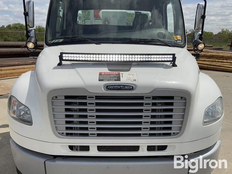 2012-freightliner-m2-106-image-19