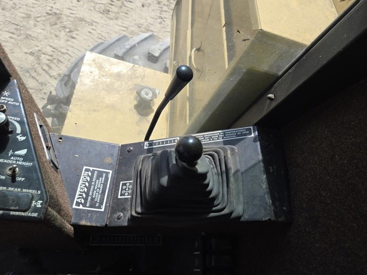 new-holland-tr97-image-30