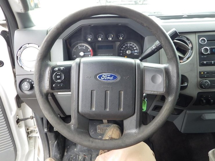 2011-ford-f550-image-33