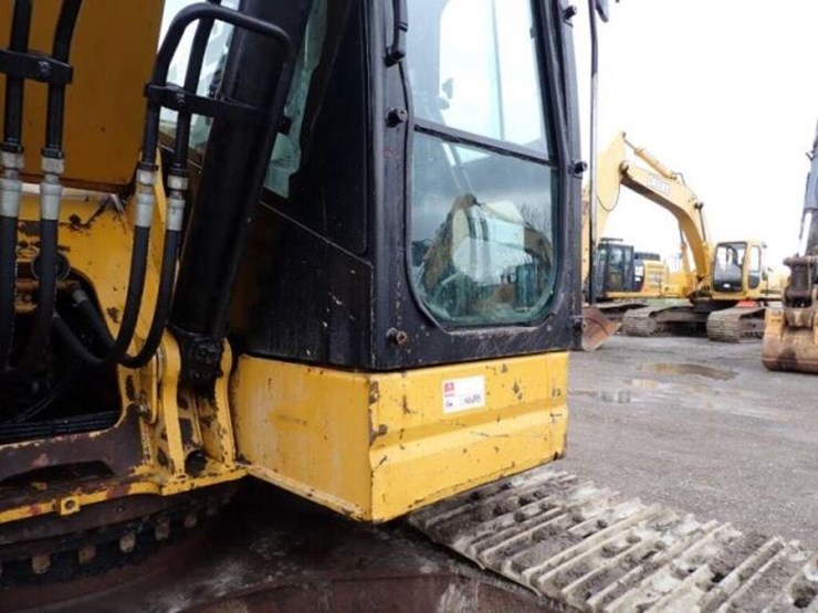 2013-caterpillar-321d-lcr-image-24