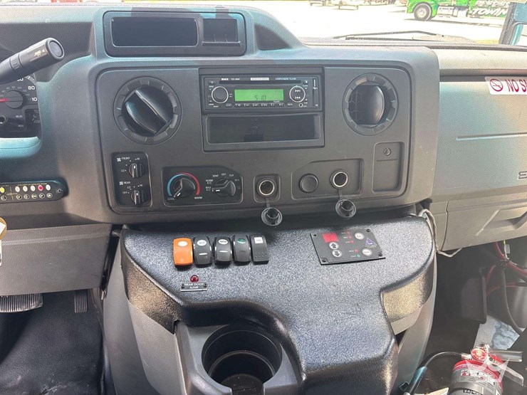 2017-ford-e450-image-26