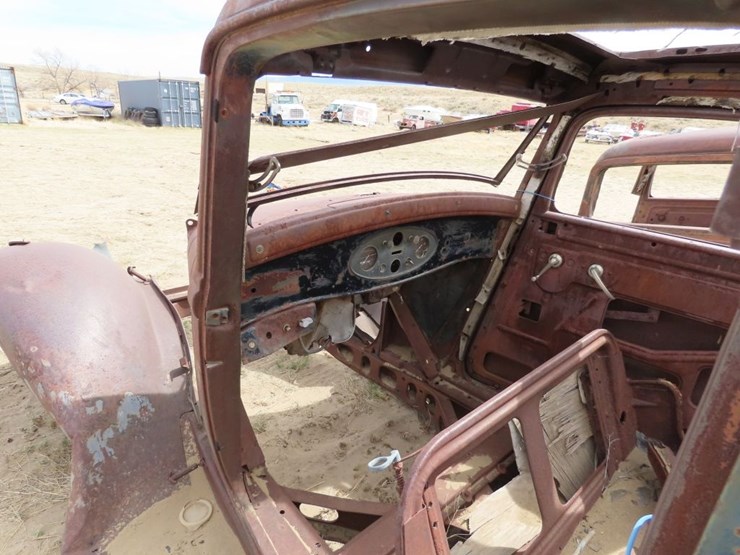 ford-2dr-sedan-body-for-project-image-3