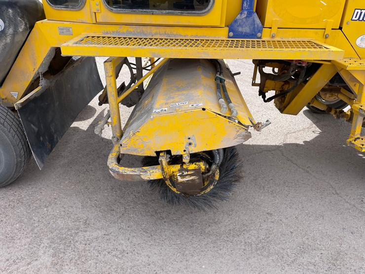 2017-superior-broom-dt80k-image-19