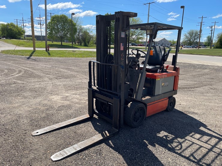 #4537-•-toyota-electric-forklift-image-1