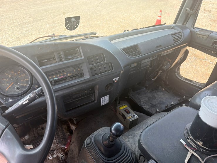 1997-gmc-t6500-image-12
