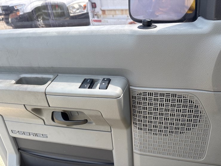 2013-ford-e150-image-13