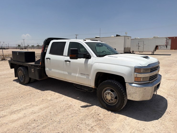 2018-chevrolet-silverado-3500hd-image-3
