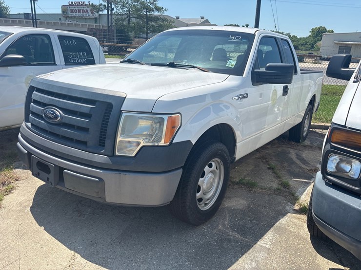 #40-•-2012-ford-1/2-ton-crew-cab-pick-up-truck-image-3