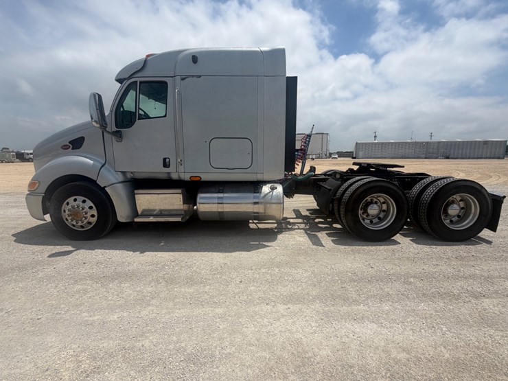 2009-peterbilt-387-image-8