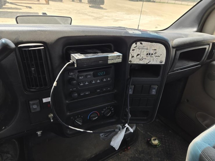 2003-gmc-5500-image-25