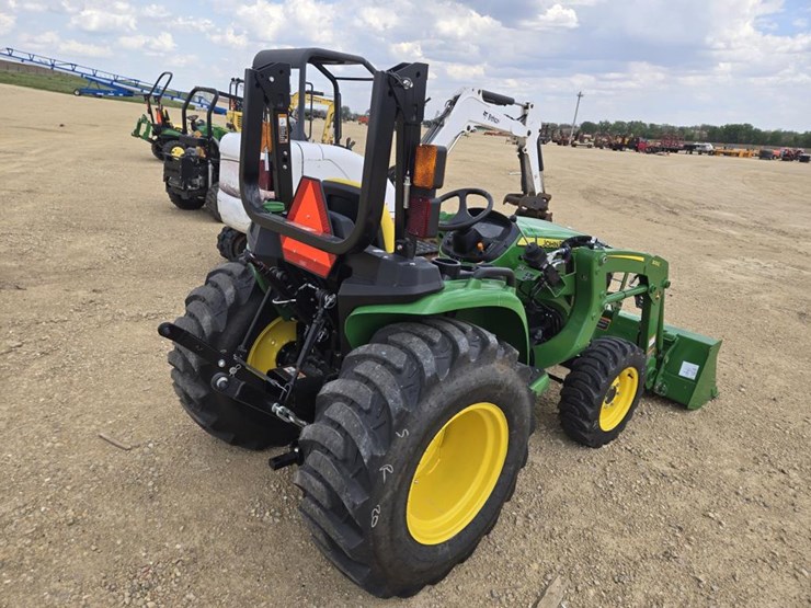 2025-john-deere-3032e-image-10