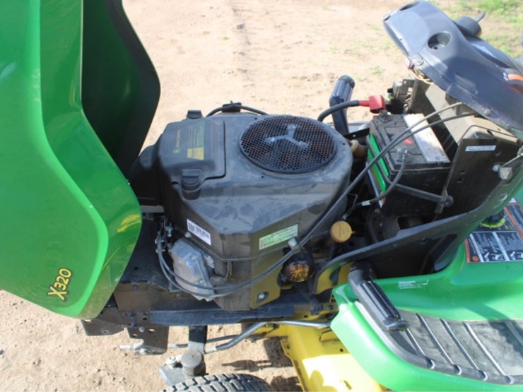 john-deere-x320-image-11