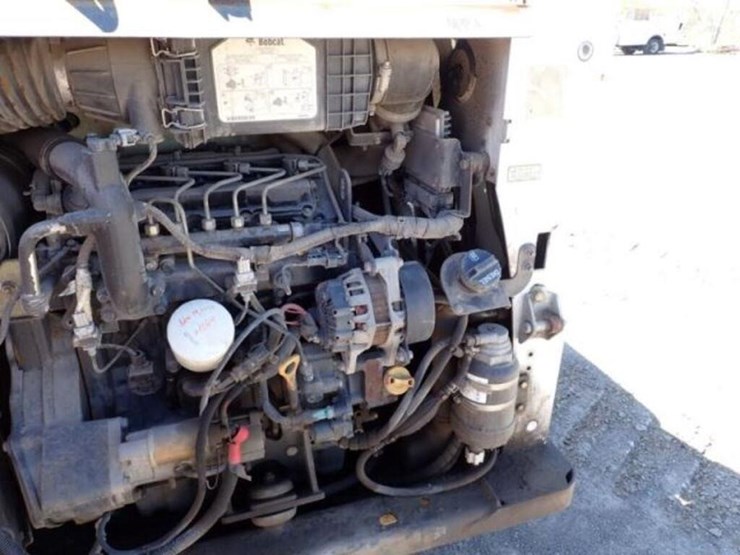 2014-bobcat-s590-image-33