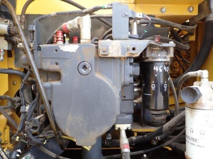 2022-komatsu-pc210-lc-11-image-63