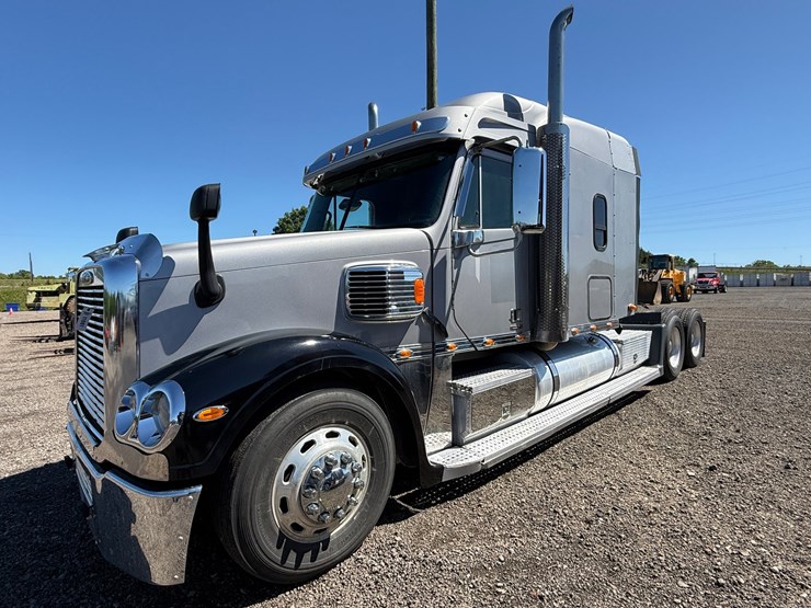 #23-•-2012-freightliner-cornado-road-tractor-image-1