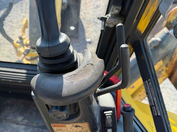 new-holland-b95lr-backhoe-image-23