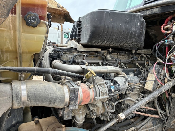 2013-freightliner-coronado-122-sd-image-9