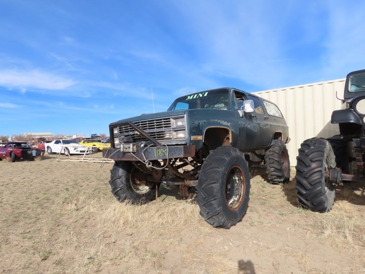 chevrolet-suburban-image-1